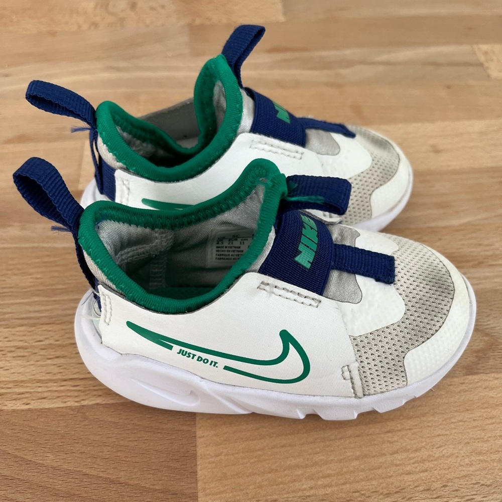 Toddler Nike flex runner size 5